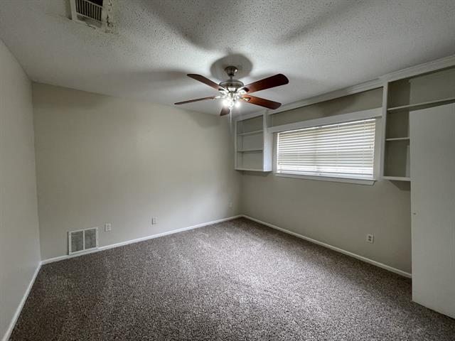 Building Photo - 705 White Oak Ln