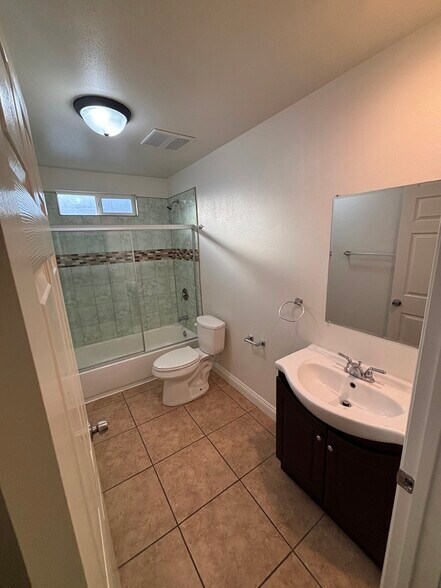 Building Photo - 206 W 105th St