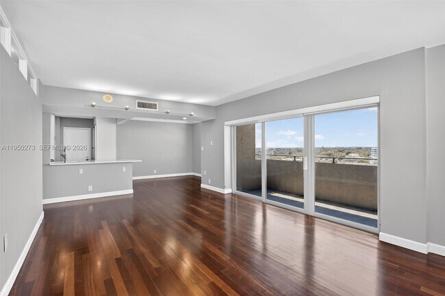 Building Photo - 1625 SE 10th Ave