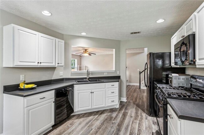 Building Photo - 142 Holly Mill Village Dr