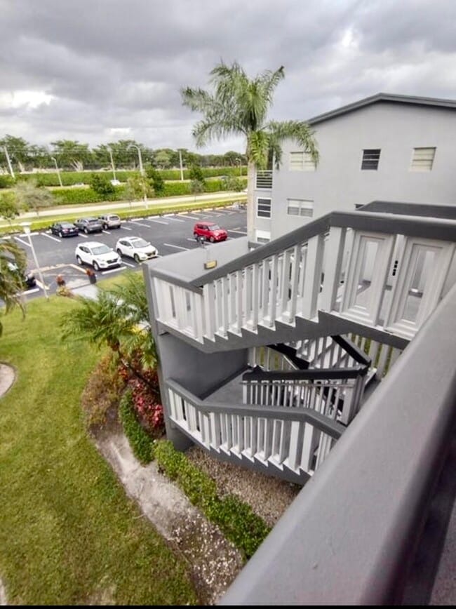 Building Photo - 209 Suffolk F