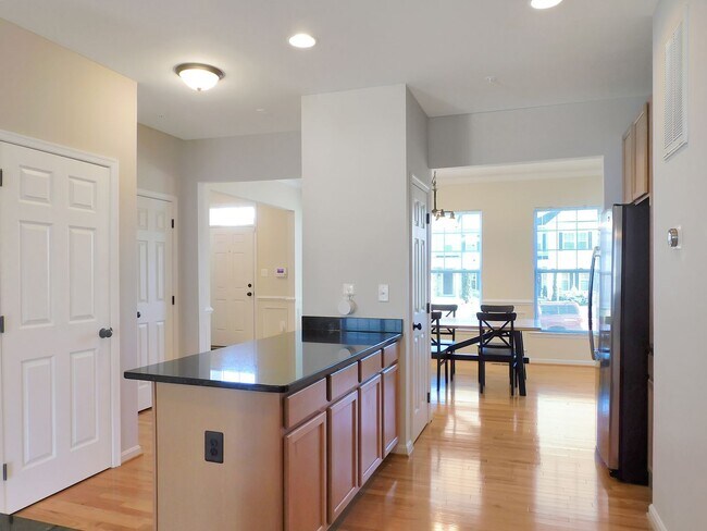 Building Photo - 23363 Marview Ct