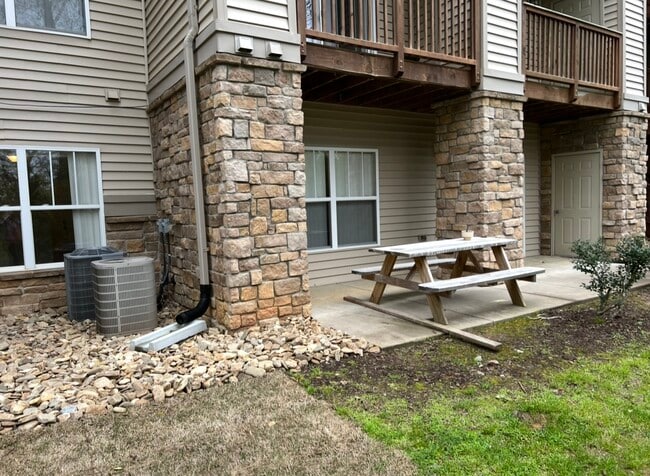 Building Photo - 302 Harts Cove Way
