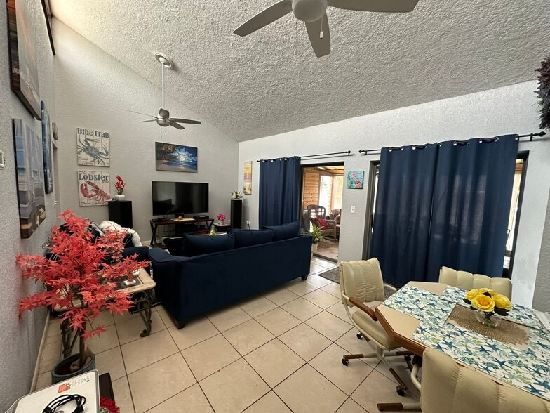 Building Photo - 1361 Sandpiper Blvd