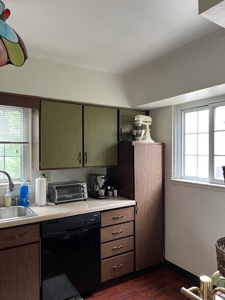 Building Photo - 2833 Fernwald Rd