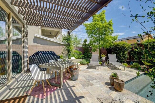Building Photo - Amazing 2 story home in beautiful Tri Poin...