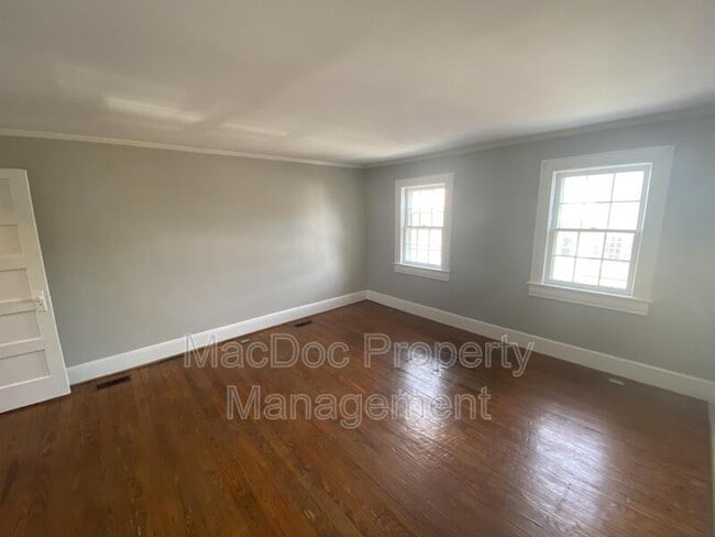 Building Photo - 806 Caroline St