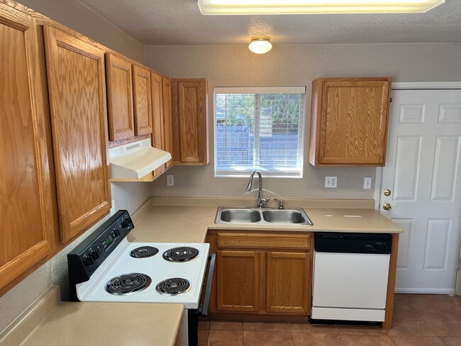 Building Photo - DUPLEX APARTMENT - RIMROCK/LAKE MONTEZUMA