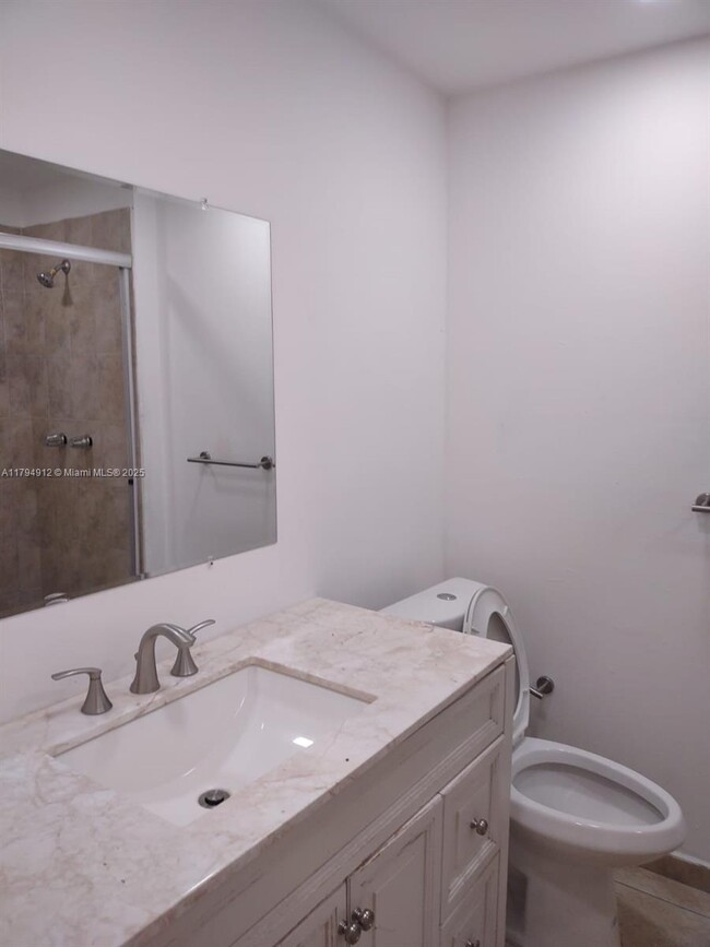 Building Photo - 680 Cypress Club Way