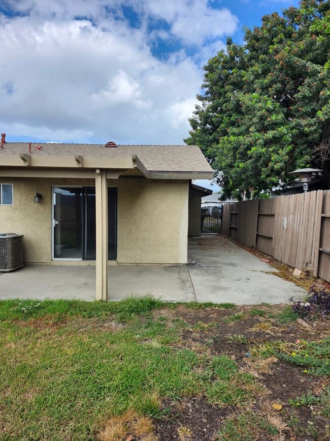 Building Photo - Inviting 3-Bedroom Home