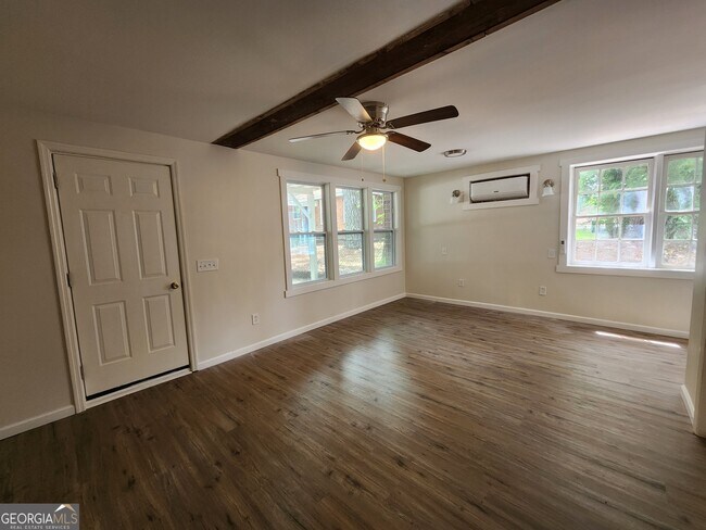 Building Photo - 2269 Camille Dr