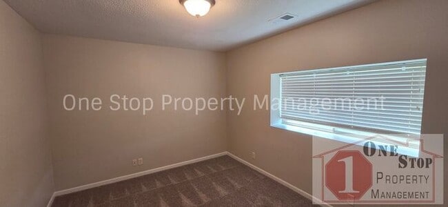 Building Photo - Beautiful 4 bedroom, 3 bathroom home in Raymore!