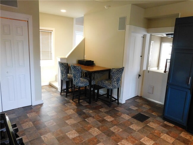 Building Photo - 321 N Main St