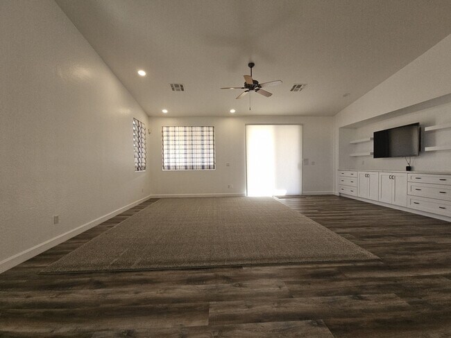 Building Photo - 1701 E Kramer St