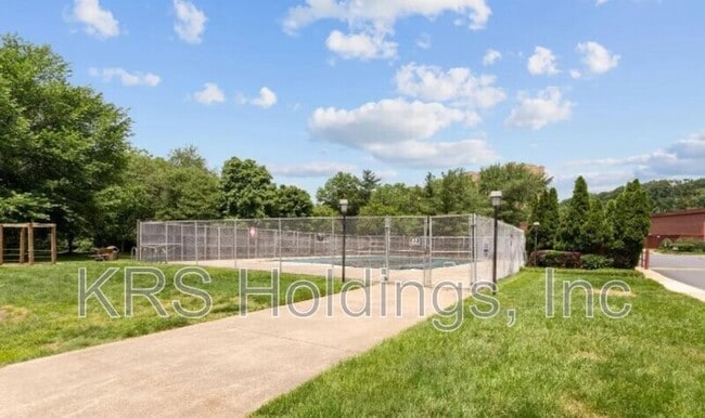 Building Photo - 1521 S George Mason Dr