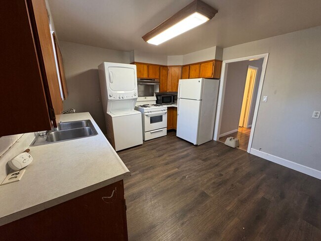 Building Photo - 1006 N 12th St