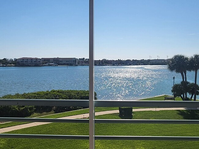Building Photo - Condo - Coral Pointe At Harbourside with Water Views
