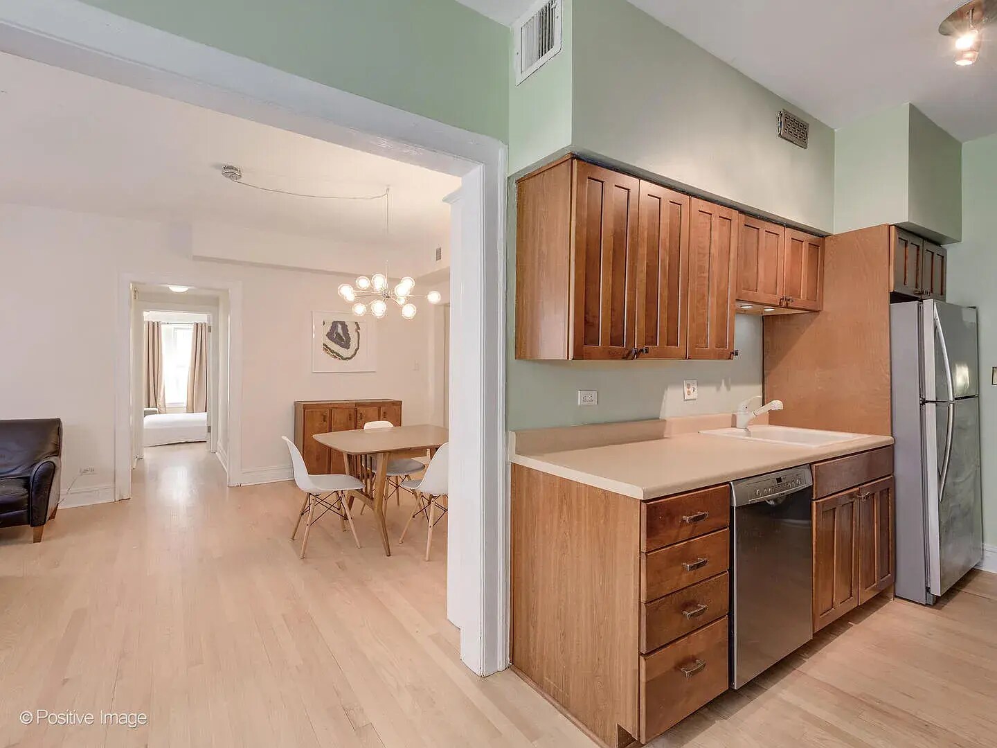 Dinning Room/Kitchen POV - 6259 N Sheridan Rd