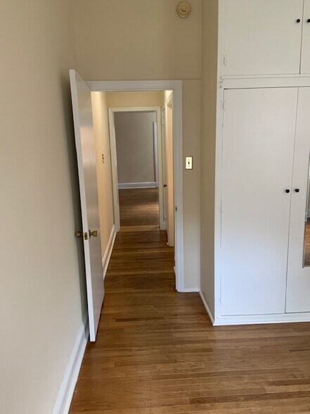 Building Photo - 314 W Miner St