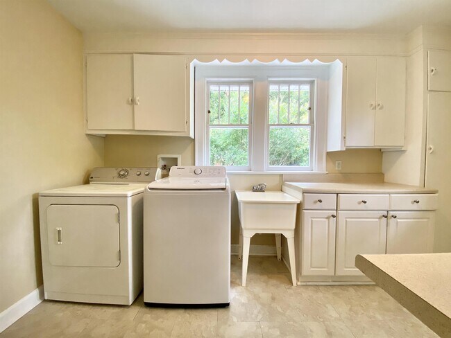 Building Photo - 1105 Virginia Ave