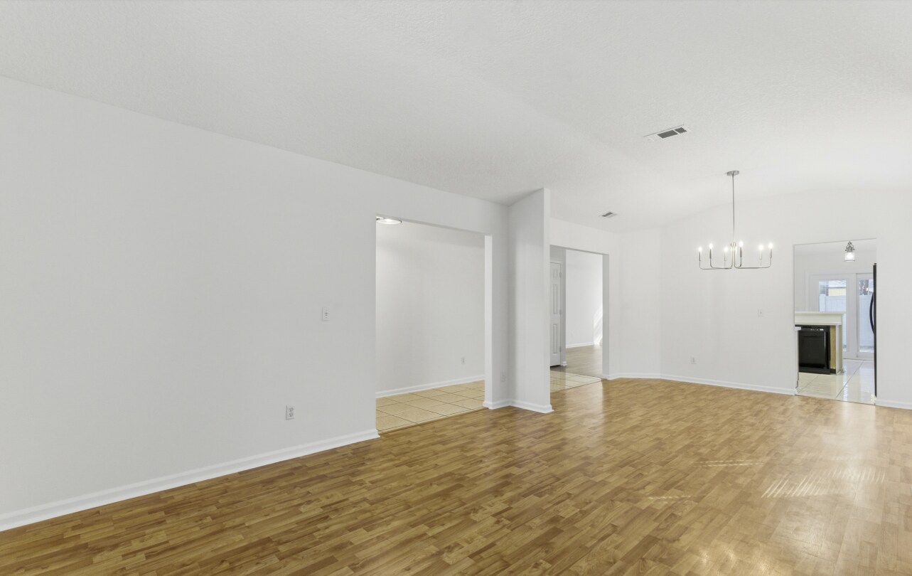 Building Photo - 8510 Majestic Oaks Dr S