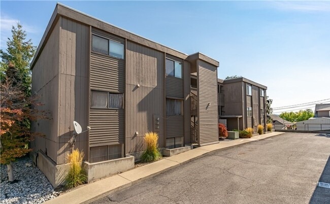 Building Photo - Beautiful 1 bed/1 bath condo, located clos...