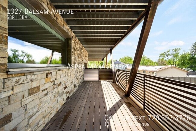Building Photo - 1327 Balsam Ave