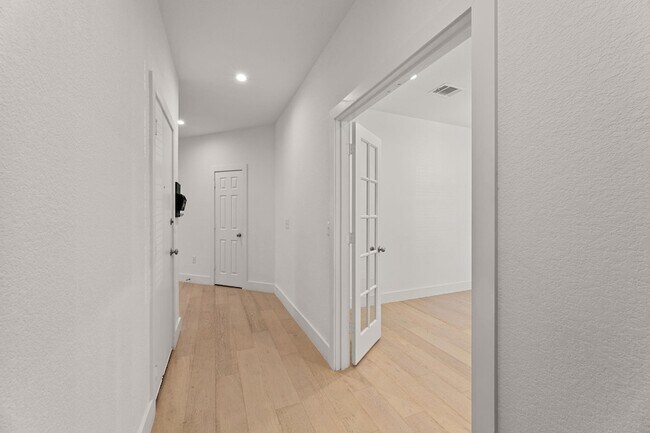 Building Photo - 322 Bonnet Blvd