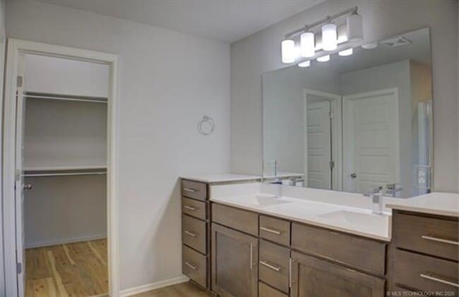 Building Photo - Welcome to this cozy home!