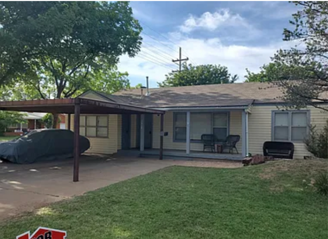 Building Photo - 3 Bedroom 2 bathroom house close to TTU!