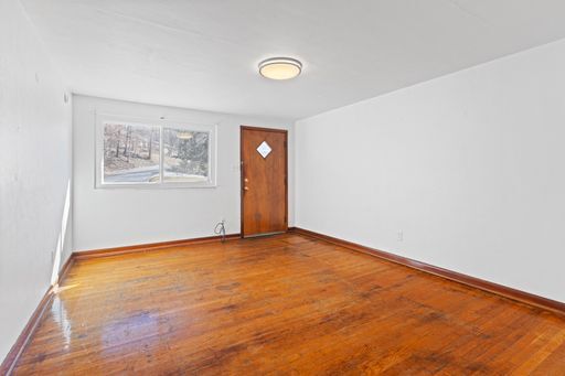 Building Photo - Comfortable & Convenient 1-Bedroom Apartment in Prime Lynchburg Location!