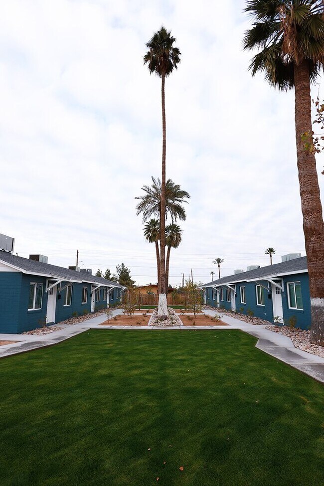 Building Photo - 833 E Turney Ave