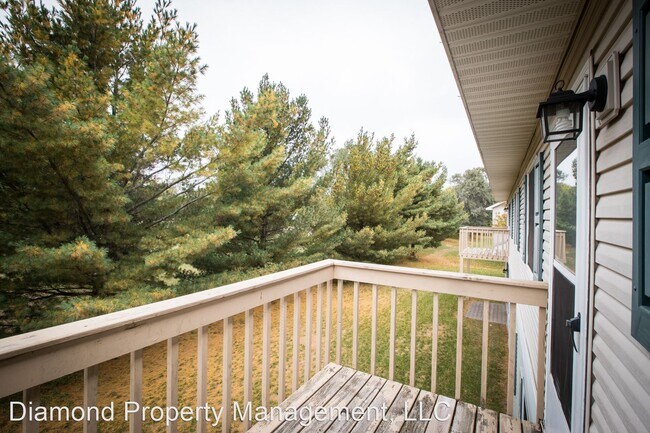 Building Photo - 2956 Hickory Dr