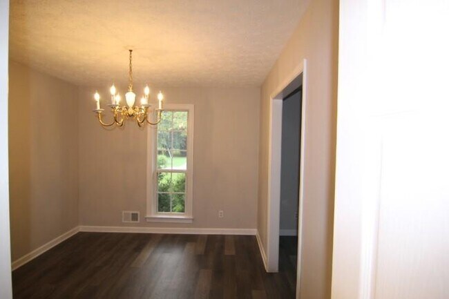 Building Photo - 3765 Manor House Dr