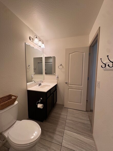 Building Photo - 125 N Sunvalley Blvd