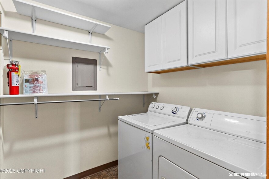 Building Photo - 2220 Sentry Dr