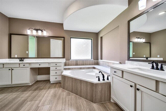 Building Photo - 6707 Birchwood Bend Ct