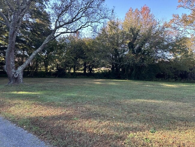 Building Photo - 20200 Fairgrounds Rd