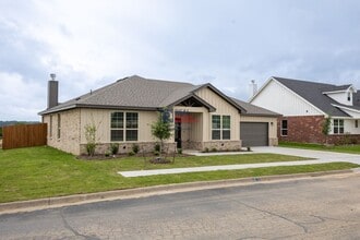 Building Photo - Beautiful 4 Bedroom Home with Covered Patio & Hill Country Views