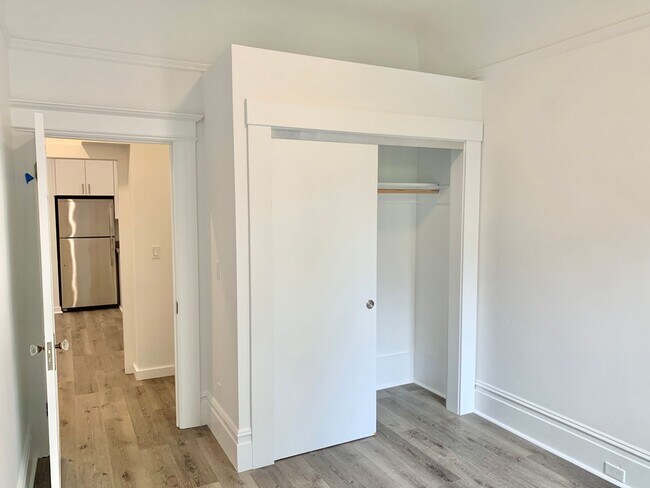 Building Photo - 2BR/1BA Valencia Corridor Luxury Garden Fl...