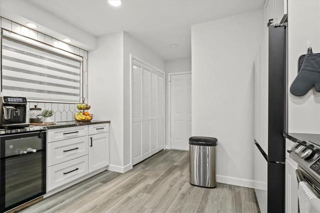 Building Photo - 1916 Shorewood Dr