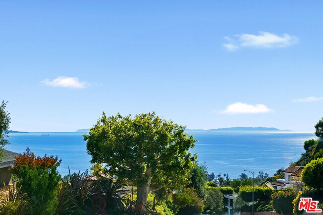 Building Photo - 1054 Enchanted Way