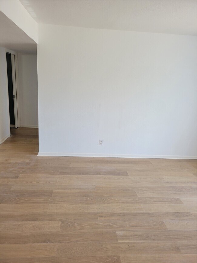 Building Photo - 8425 Hearth Dr