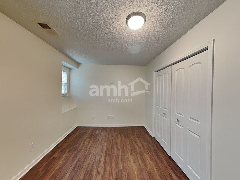 Building Photo - 2116 Maple Tree Ct