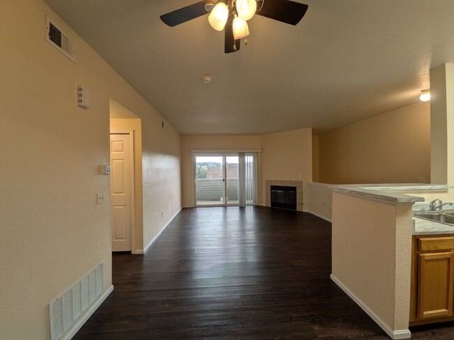 Building Photo - 911 S Zeno Way
