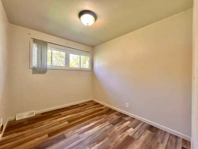 Building Photo - Three Bedroom Ranch in Northeast Grand Rapids