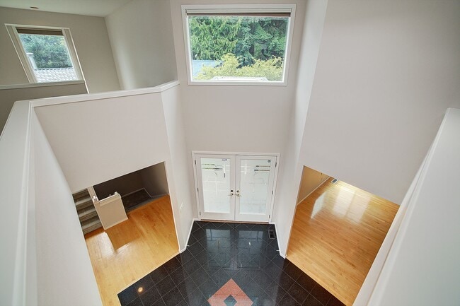 Building Photo - 4bd/3.5ba Mercer Island Home