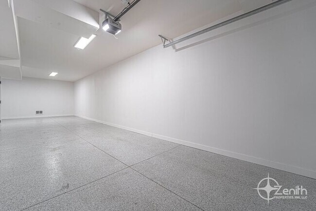 Building Photo - 2375 N R St