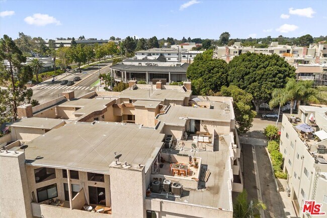 Building Photo - 12321 Ocean Park Blvd