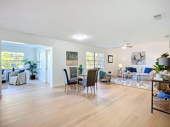 Building Photo - Absolutely stunning completely remodeled 2-bedroom 2 bath, 1,448 square foot home